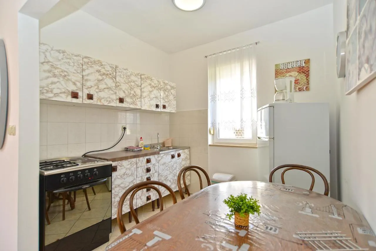 Apartments Marija 1124 Fazana 0*,