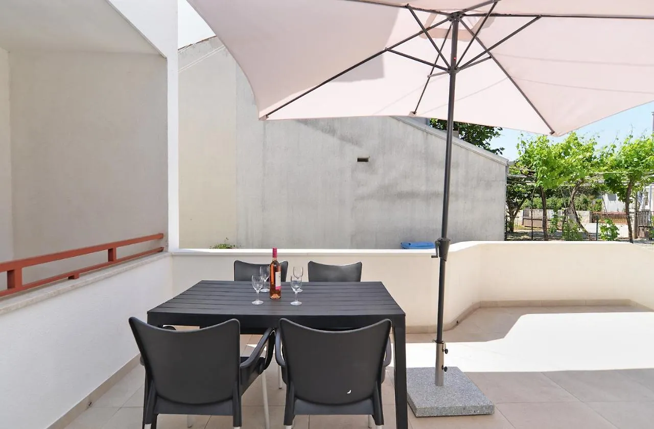 Apartments Marija 1124 Fazana 0*,  Croatia